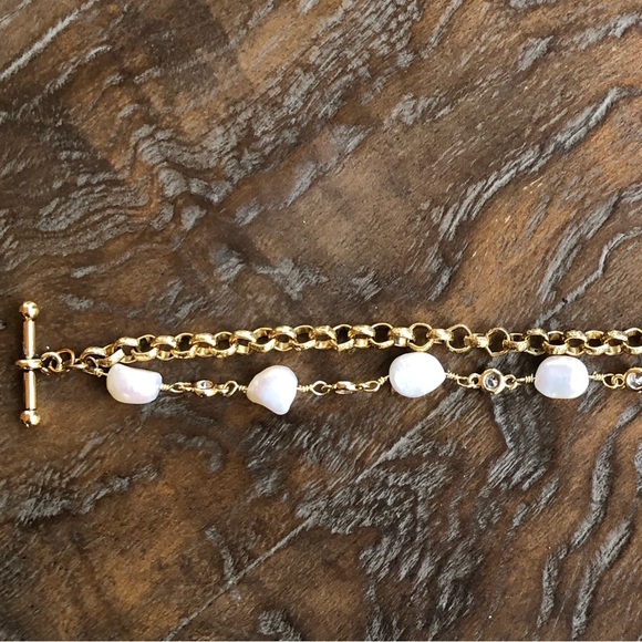 CHANEL bee charm on gorgeous Julie Kreamer gold & freshwater pearl bracelet - Picture 9 of 16